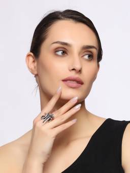 VENI - Silver-Plated Oxidised Finger Ring