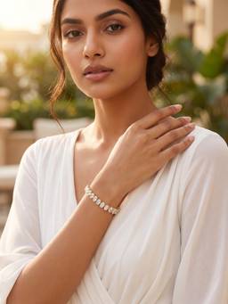 Nuyug - Oval Solitaire Gold Bracelet