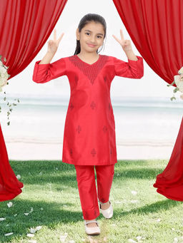Pehanaava - Kids Girls Red Embellished Kurta with Trouserss (Set of 2)