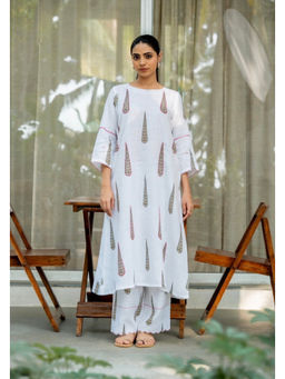 SIARA WOMEN - White Linen Embroidered Kurta and Pant