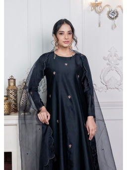 SIARA WOMEN - Black Chanderi Silk Embroidered Anarkali and Pant