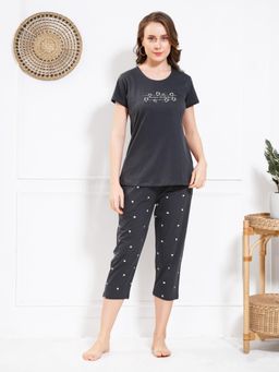 Quira - Women Black Pure Cotton Printed Top with Capri
