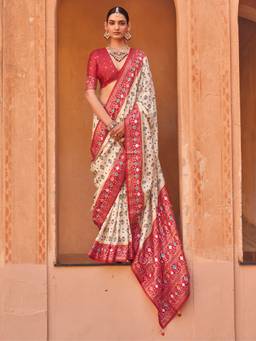 Akhilam - Women Silk Blend Cream Woven Designer Handloom Saree