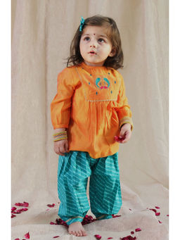 TIBER TABER - Girls Orange Embroidered Kurta with Pyjama (Set of 2)