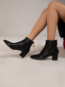 Black color option, Sold out, Currently selected