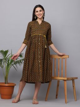 The Mom Store - Green Berry Maternity Kurta Dress With Nursing