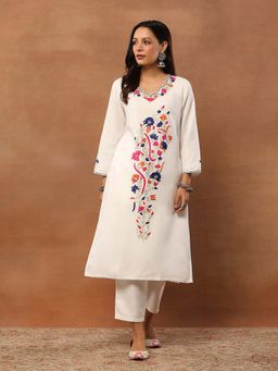 House of Chikankari - White Woolen Aari Embroidered Kurta with Pant (Set of 2)
