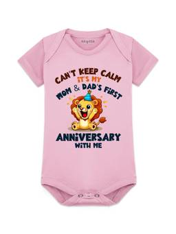 Arvesa - Can't Keep Clam It's My Mom and Dad First Anniversary With Me Printed Bodysuit