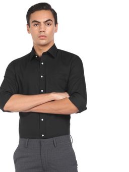 Arrow - Men Black Spread Collar Solid Formal Shirt