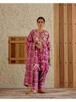 Sage Saga - Ditya Pink Kurta with Salwar Pant and Dupatta - Rani (Set of 3)