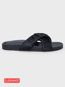 IYKYK by Nykaa Fashion - Solid Black Thick Crumpled Strap Sliders