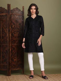 FASHIONABLE CHIKAN HANDIKRAFT - Women Black Motifs Embroidered Chikankari Pure Cotton Kurta