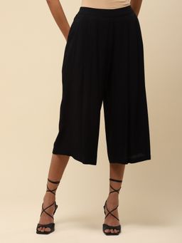 Aarke Ritu Kumar - Black Solid Culotte Pant