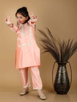 JBN Creation - Girls Viscose Mirror Work Pink Kurta With Pant
