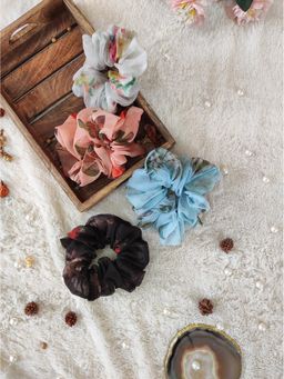 Label Kanupriya - Giant Organza Scrunchie- Sky Blue,Off-White,Black blushed rose