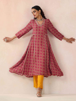 trueBrowns - Pink Print Viscose Fit And Flared Kurta and Pant
