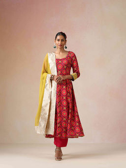 trueBrowns - Pink Floral Printed Viscose Anarkali Kurta Pant and Dupatta