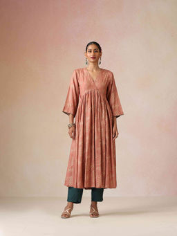 trueBrowns - Peach Printed Muslin Silk High-Slit Kurta and pant