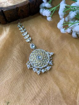 I Jewels - Gold Plated Traditional Kundan & Pearl Handcrafted Maang Tikka