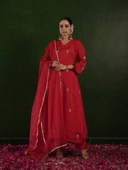 ONEWE INDIA - Chaand Red Silk Floral Aari Embroidery Kurta with Pant and Dupatta (Set of 3)