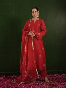 ONEWE INDIA - Chaand Red Chanderi Embroidered Kurta with Pant and Dupatta (Set of 3)