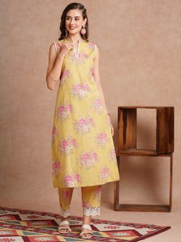FASHOR - Women Cotton Yellow Mandarin Neck Floral Kurta with Pant (Set of 2)