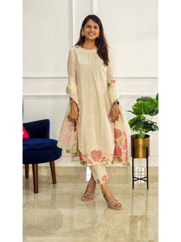 Pink Tree - Off White Muslin Thread Work Kurta with Pant and Dupatta