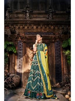THE ROYALEUM ATELIER - Green Classic Lehenga and Blouse with Dupatta (Set of 3)