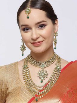 Karatcart - Gold Kunuz Kundan Bridal Choker & Long Necklace With Earrings And Mangtikka (Set of 4)