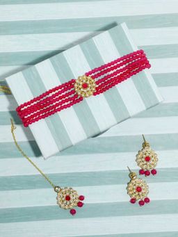 Karatcart - Gold Kundan Pink Beaded Choker Necklace With Earrings And Maangtikka (Set of 3)