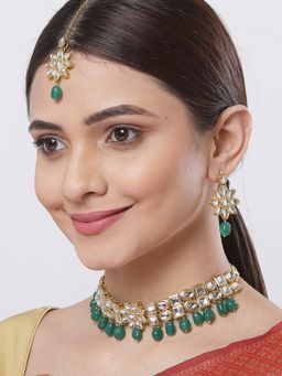 Karatcart - Floral Design Green Stone & Kundan Choker Necklace With Earrings & Mangtikka (Set of 3)