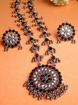 Karatcart - Oxidised Silver Toned Floral Rani Haar Necklace Set