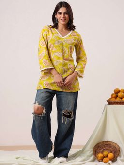 Rimeline - Women Yellow Paisley Printed V-Neck Straight Kurti