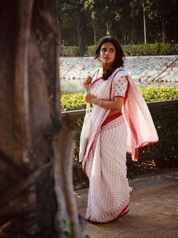 AMRUTKALA SAREES - White Designer Linen Printed Saree and Unstitched Blouse Piece