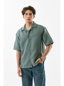Snitch - Green Solid Relaxed Fit Shirt