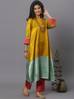 Spring Soul - Colour Block Mashru Silk Kurta with Pant (Set of 2)