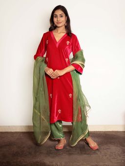 Spring Soul - Fuchsia Pink Velvet Kurta With Mashru Silk Pant And Green Dupatta (Set of 3)