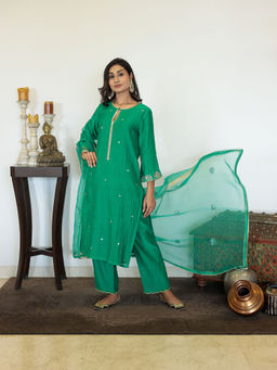 Spring Soul - Green Chanderi Hand Embroidered Kurta and Pant with Dupatta (Set of 3)