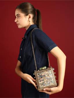 HOUSE OF WEBHIN - Aabha Golden Clutch with Detachable Chain