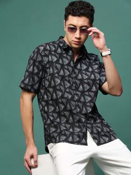 SHOWOFFFF - Men Black Geometric Print Slim Fit Shirt