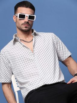 SHOWOFF - Men White Conversational Slim Fit Shirt