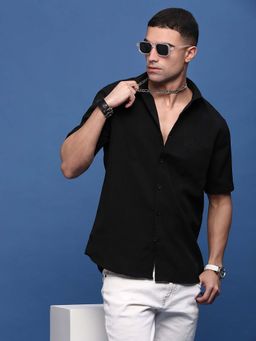 SHOWOFF - Men Black Solid Slim Fit Half Sleeves Shirt