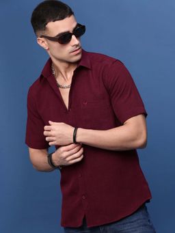SHOWOFF - Men Burgundy Solid Slim Fit Half Sleeves Shirt