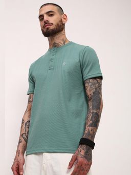 SHOWOFFFF - Men Green Solid T-Shirt