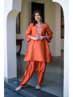 Label Shaurya Sanadhya - Orange Embroidered Short Kurta With Salwar (Set of 2)