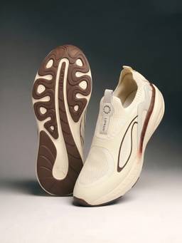 Neeman's - Off White Novra Slip On Sneakers for Men