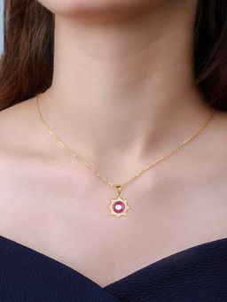 GIVA - Sterling Silver Golden British Royal Pendant with Link Chain for Womens and Girls