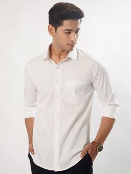 ROYALTAIL - Men Classic Fit Solid Spread Collar White Casual Shirt