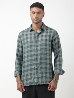 SHOWOFFFF - Men Checked Regular Fit Button Down Green Shirt