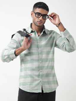 SHOWOFFFF - Men Checked Regular Fit Button Down Green Shirt